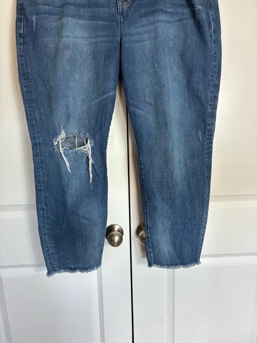 Torrid medium blue distressed button-fly Jeans Pockets Straight Leg size 20R - Picture 8 of 10
